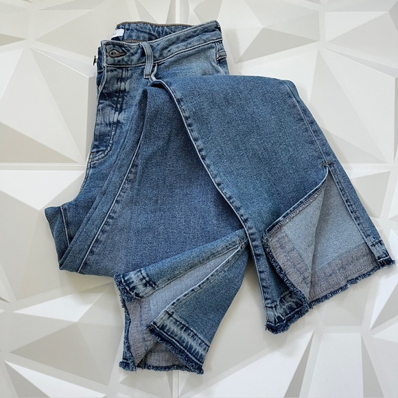 Forever 21 Blue with button closure and open at the bottom women’s Jeans Size:28 - Picture 2 of 12